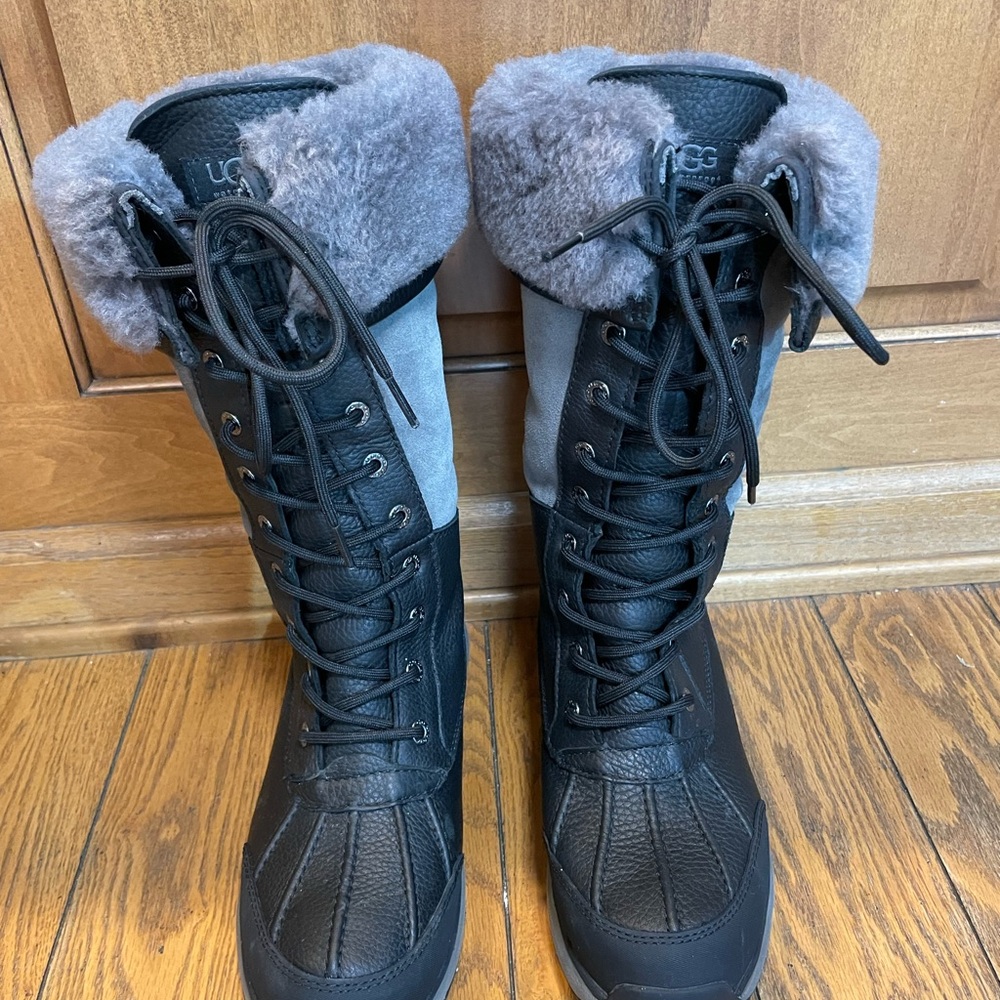 UGG Women's Black and Gray Winter Boots